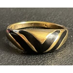 Vintage Avon Black Chevron Ring Size 8.75 Enamel Gold Tone Dome Band Retro